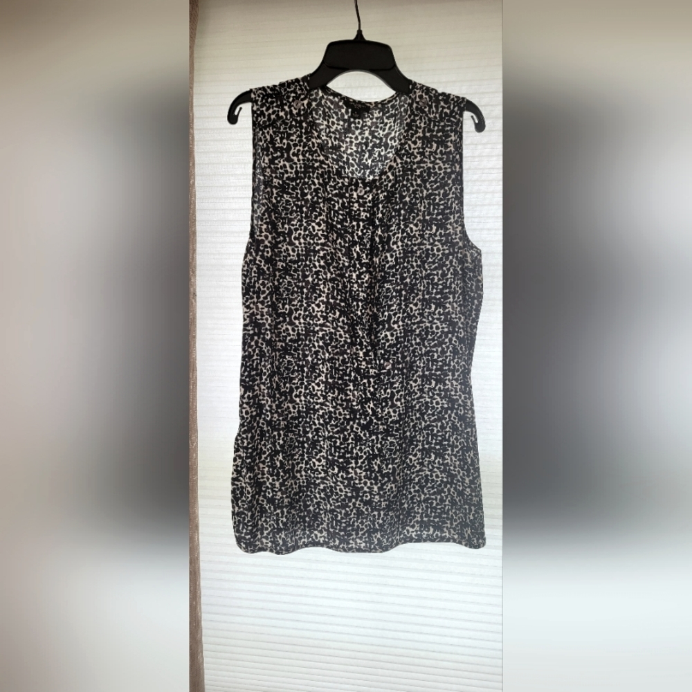 Ann Taylor sleeveless blouse size 8.